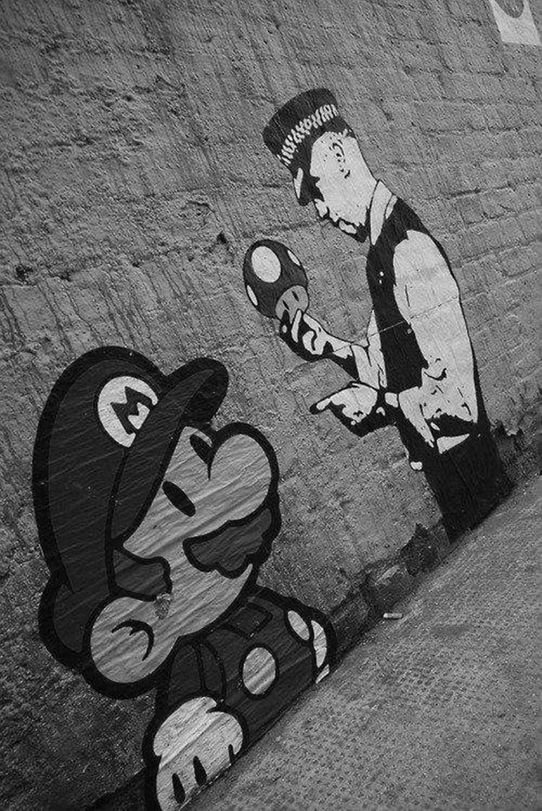 street art mario champignon police