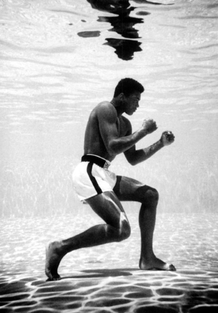 mohamed ali dans eau