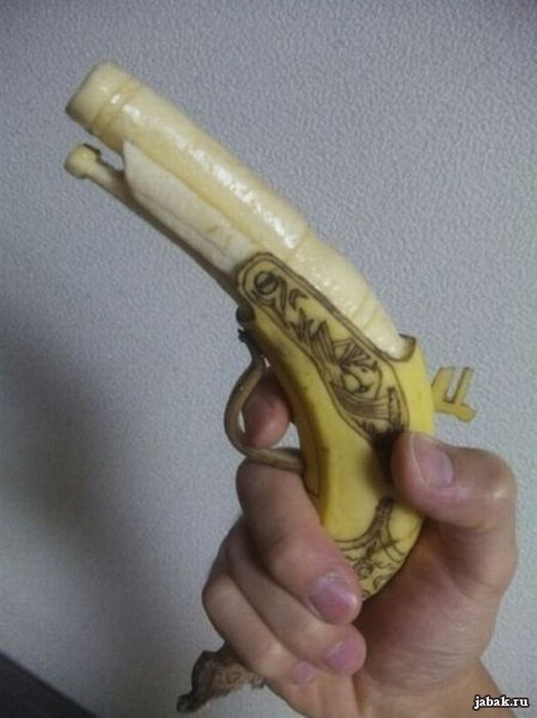 etrange pistolet banane