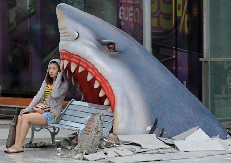 tokyo banc et requin dans la rue