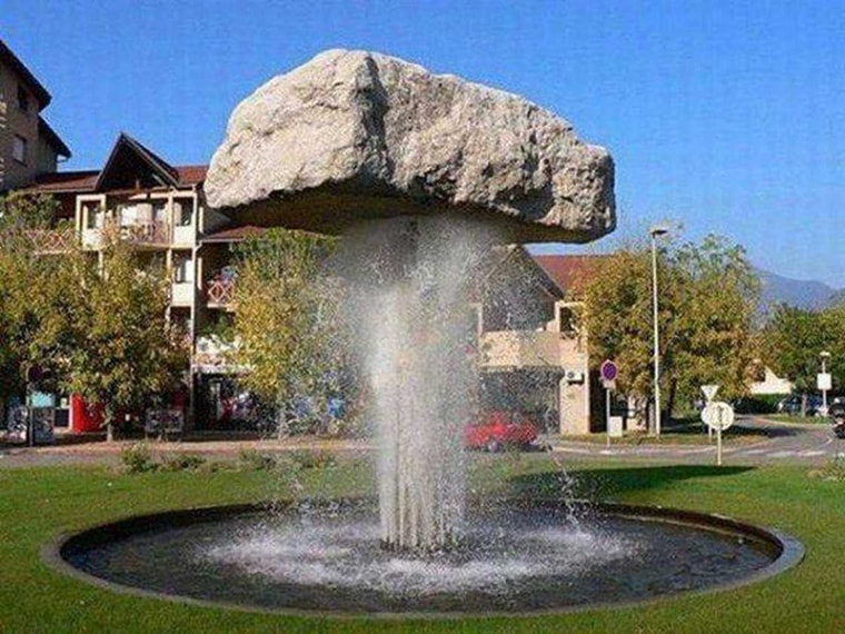 une fontaine a eau tres puissante