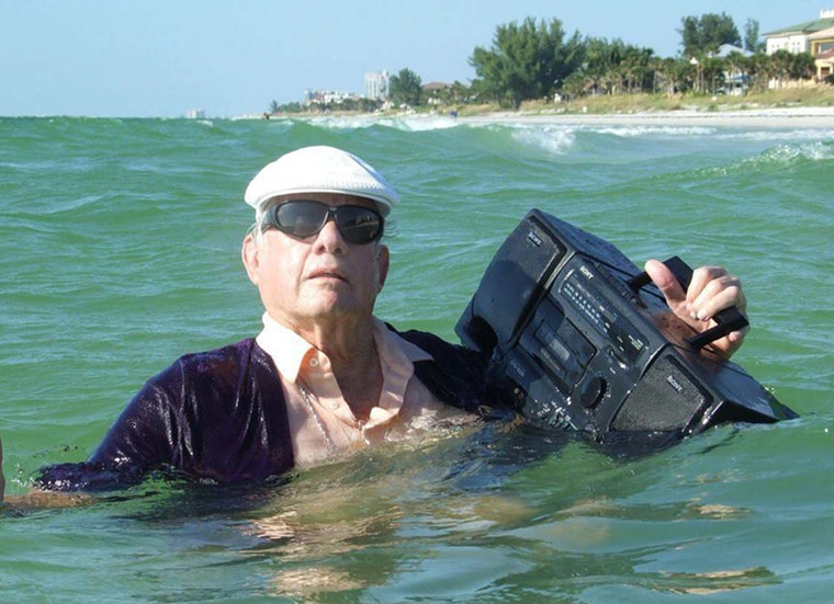 grand pere a la plage