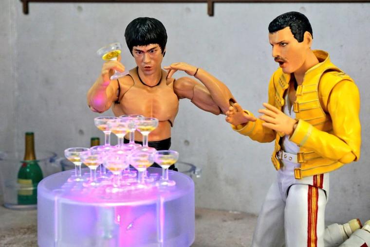 bruce lee et freddie mercury qui fetent nouvel an